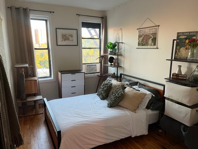 Charming room available Main Photo