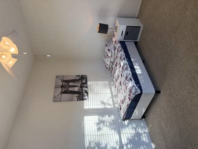 Private bed and bath + Full amenities Main Photo