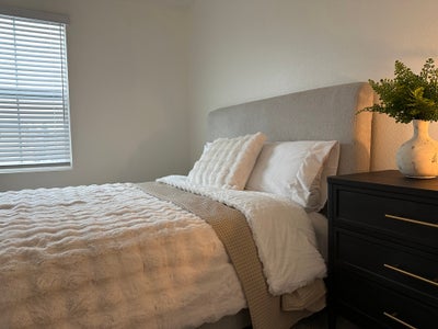 Furnished room with private bath  Main Photo