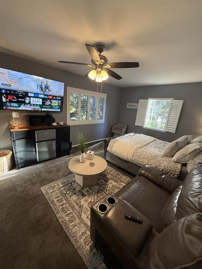 Spacious private bedroom in quiet Harbor Pines  Main Photo