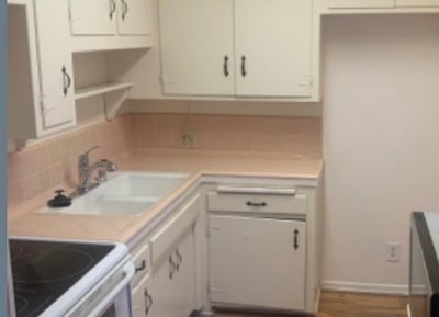 One bedroom available  Main Photo