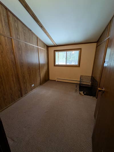 Unfurnished room for rent in quiet neighborhood  Main Photo