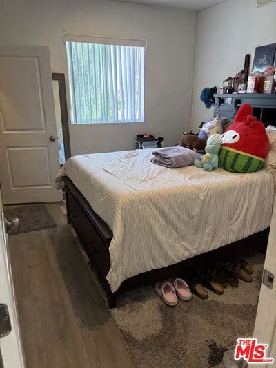 Unit Room 5 Available Main Photo