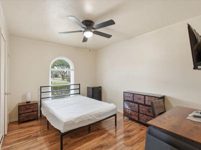 Garland Furnished Rooms: TV+Mini Fridge $156/wk Main Photo