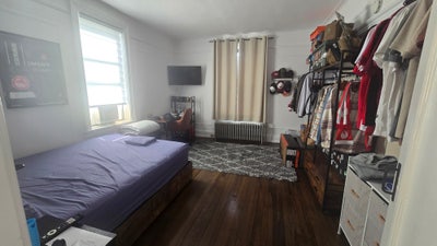 Huge room in Astoria  Main Photo
