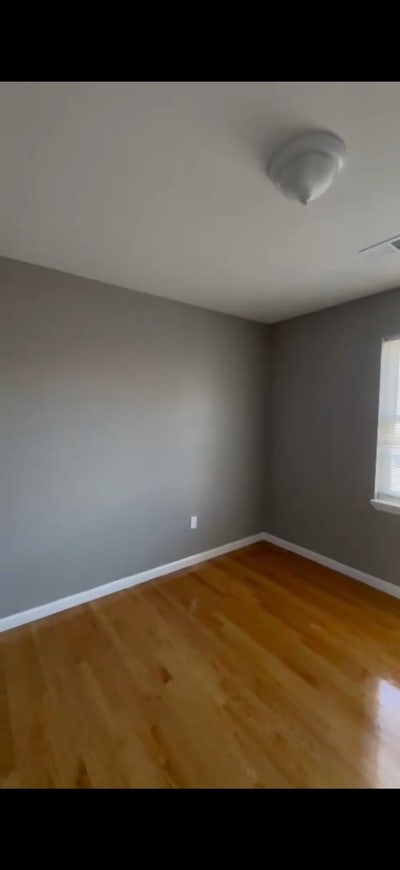 Private rooms available  Main Photo