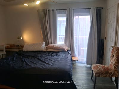 Private room and bath in sunny ocean  Main Photo