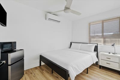 Bright Furnished Room by S 32nd St and E Roeser Rd Main Photo