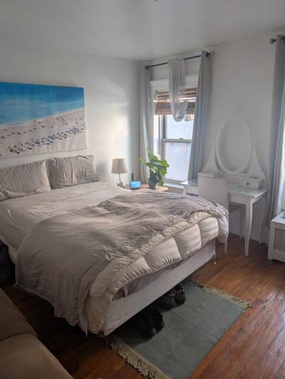 Beautiful fully furnished room in Midtown East Main Photo