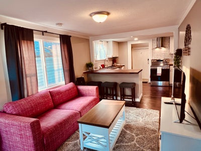 Cozy Cottage_ BedBath in BremertonWA Main Photo