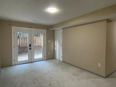 Introduce yourself and state your move in date an Main Photo