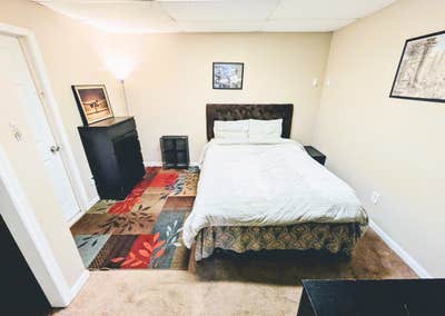 Quiet house with a room for rent. In a GREAT neigh Main Photo