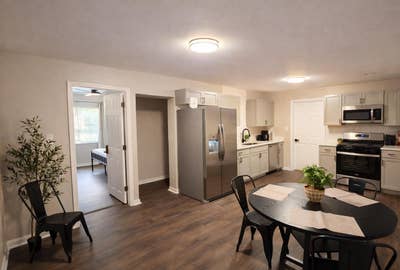 Live in Gainesville. Close to UCF and downtown Main Photo