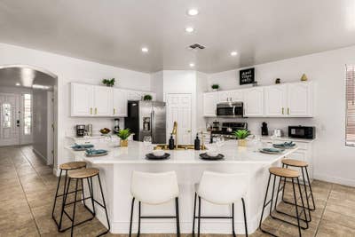 Enjoy This Spacious Modern  Home in Peoria Close T Main Photo