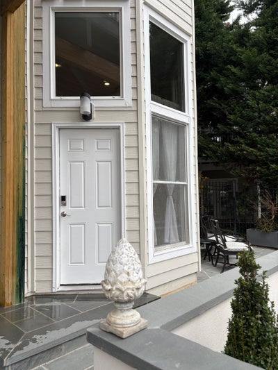 Sophisticated Living : 1 Bedroom + Den Main Photo