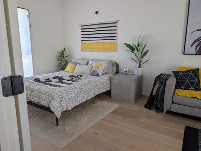 Room with En Suite in Modern Highland Park Home Main Photo