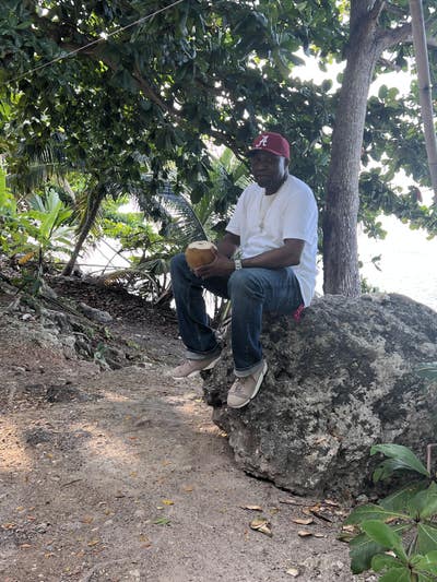 Professional Male seeks a small or large room Main Photo