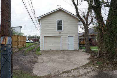 Studio Garage Apt Close to Downtown Main Photo