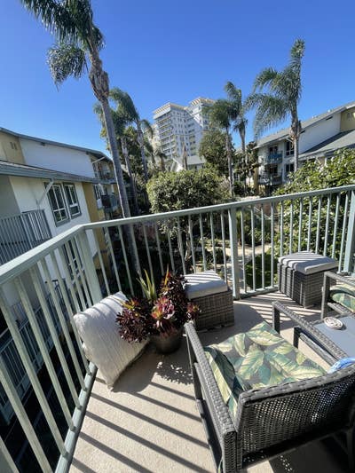 Looking for low key roommate  Main Photo