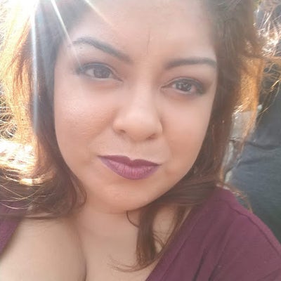 Responsible woman looking for a room in Carson Main Photo