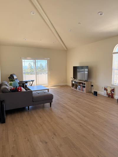 Room for rent in top-floor condo in Burbank!  Main Photo