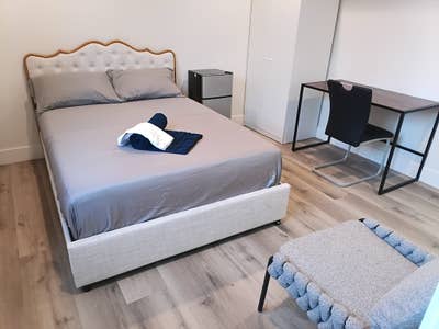 Suite Private Bathroom and Balcony Near Usc a Bmo  Main Photo