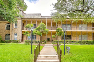 Charming 1 Bed Condo in Fort Worth | $mo Main Photo
