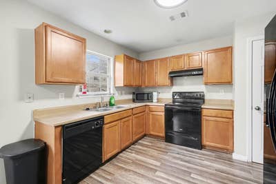  Beautiful Renovated Home  Near Downtown  Main Photo