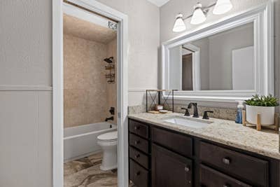 Modern Living with lots of amenities! Main Photo