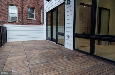 1 bed 1 bath w/ porch Main Photo