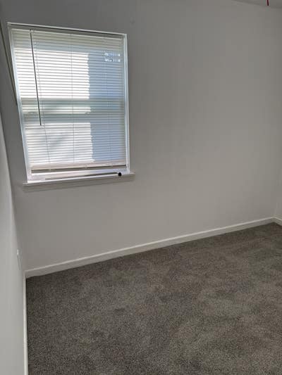 Unfurnished room available  Main Photo