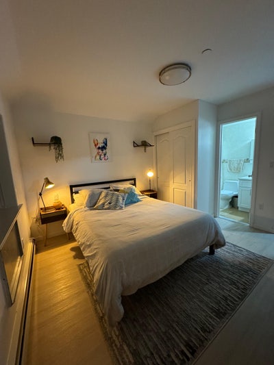 Female Room with Private Bath Main Photo