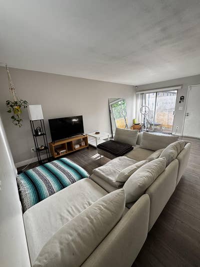 1 Bedroom in a beautiful 2 bedroom/1 bathroom apt Main Photo