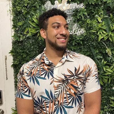 Friends! Compatriots! Someone to share rent! Main Photo