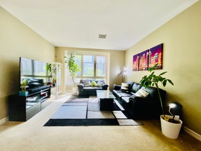 SD downtown : 1 private bedroom & bathroom Main Photo