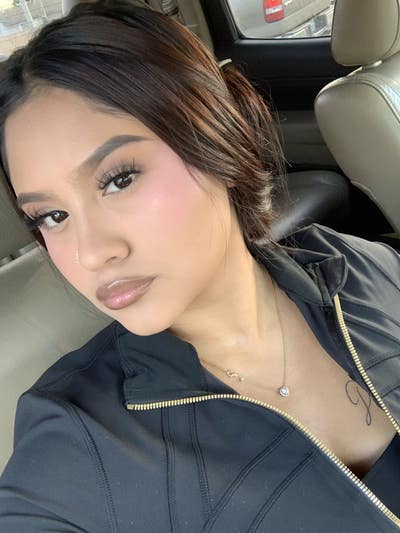 Female student looking for a room in Orange Main Photo