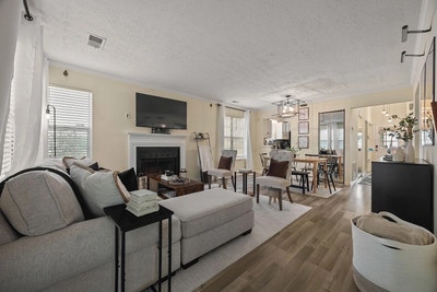 Awesome rooms in Stone Mountain Main Photo