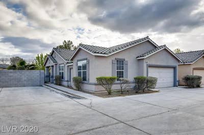 Room for Rent – Gated Community Near Wetlands Park Main Photo