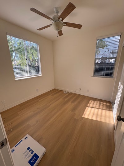 Looking for a female professional roommate! Main Photo