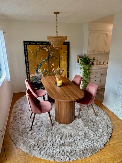 Large Room – Walk In Closet and Private Bath Main Photo