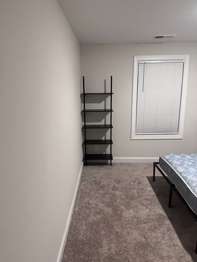 Room available Main Photo