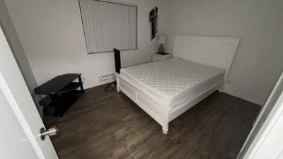 Private master bedroom for rent Main Photo