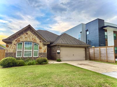 Private Room for Rent in Comfortable Houston Home Main Photo