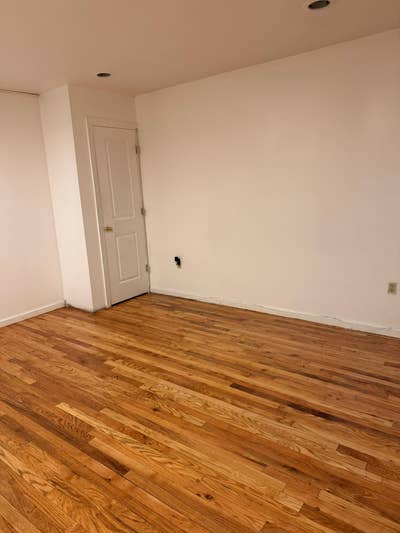 Looking for a roommate  Main Photo