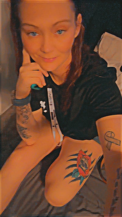 Woman looking for a room in Los Angeles now Main Photo