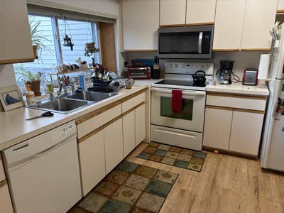 Furnished bedroom and Full bathroom for lease Main Photo