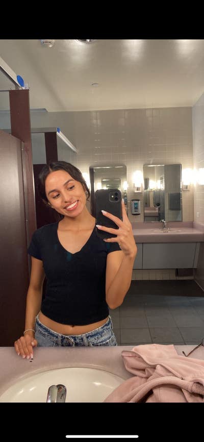 Female student looking for a room in LA area Main Photo