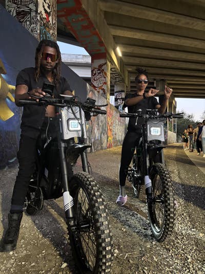 Room needed by professional couple Main Photo