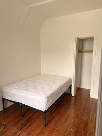 Cozy Room Located 5 mins from LIRR Main Photo