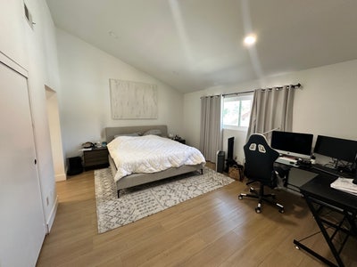 Large master bedroom with walking shower Main Photo
